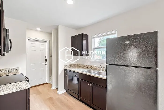 1600 Lucile Ave — Photo 5