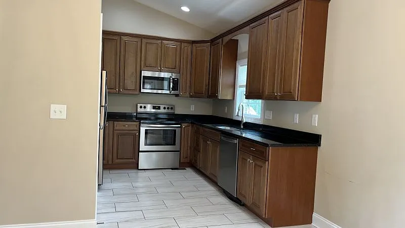 4 bed, 2000 sqft, $2,500 — Photo 4