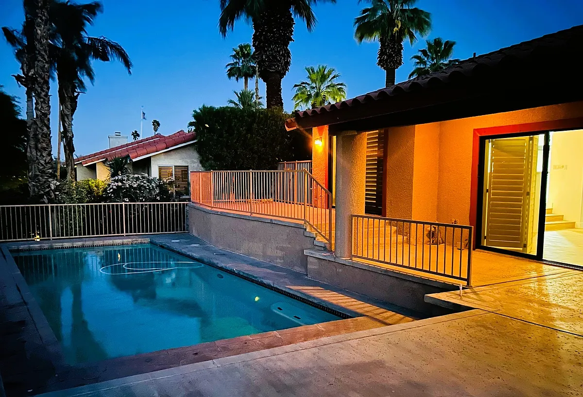 Pool with gorgeous view - 82300 Vandenberg Ct