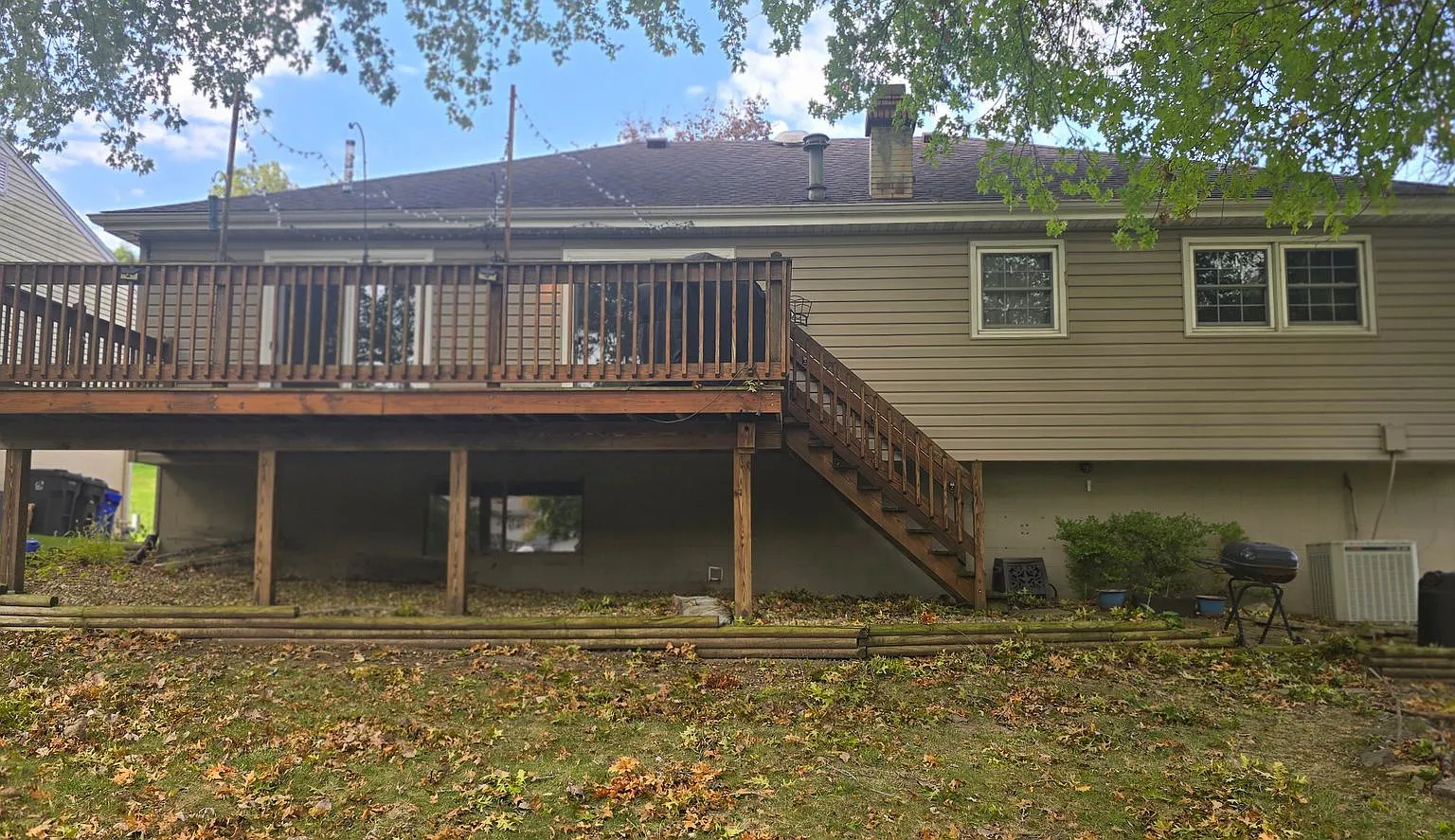 552 N Country Club Rd. 4 bdrm. 2.5 bath Bi Level — Photo 2