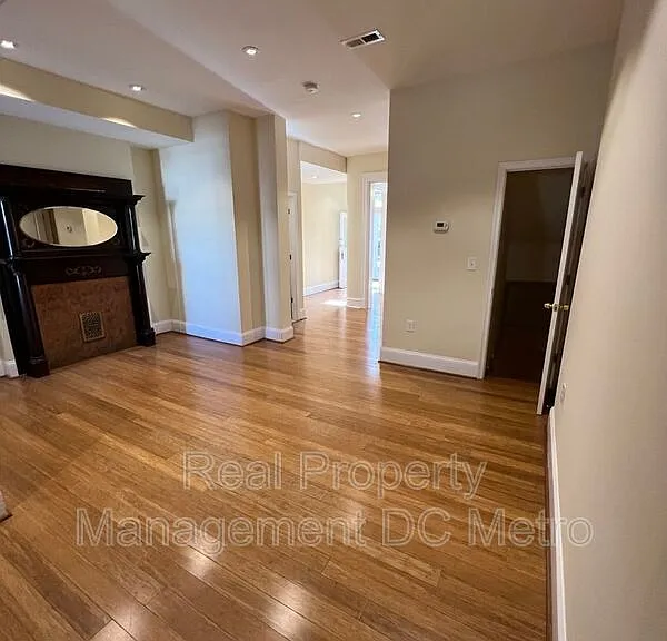 32 Quincy Pl NE #NE — Photo 10