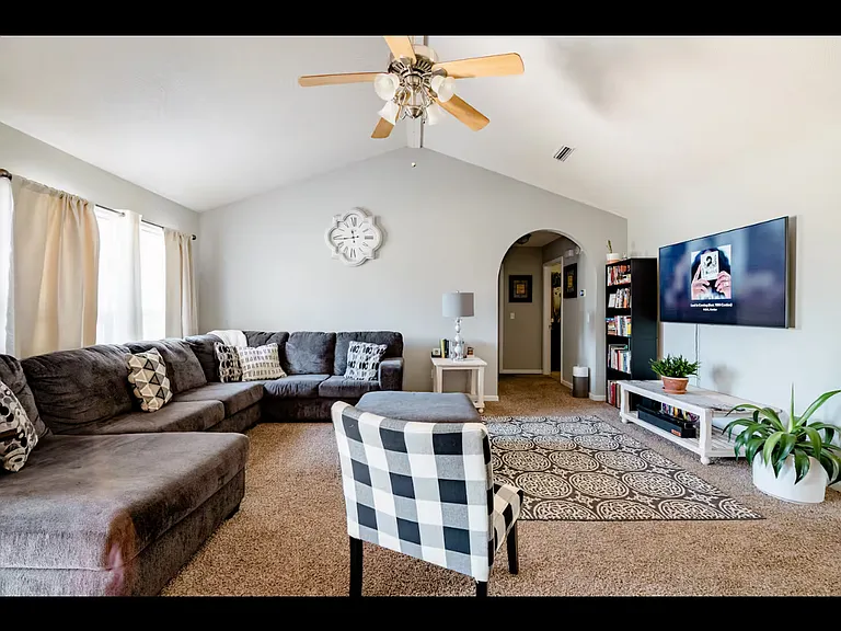 59 Fox Chase Dr — Photo 2