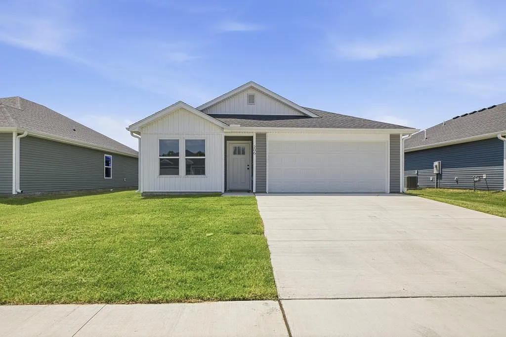 206 Alex Jordan Drive — Photo 1