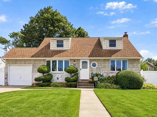 15 Scholl Drive, Farmingdale, NY 11735