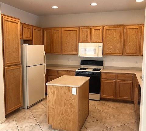 4th image of 2829 Winslow Springs Dr