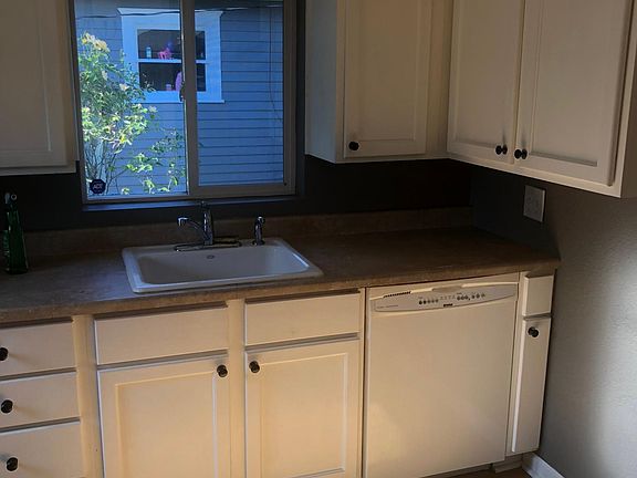 3rd image of 903 Hewitt Ave
