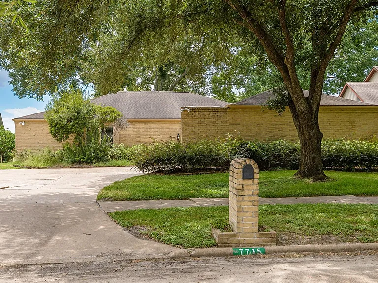 7715 Brush Wood Dr — Photo 38