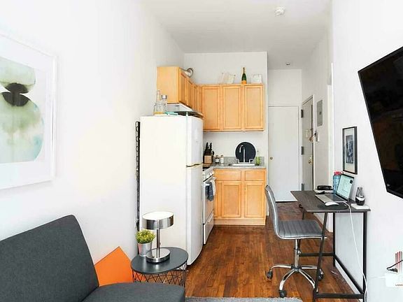 3rd image of 131 E 110th St APT 7