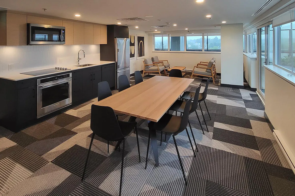 Hub Place — Photo 1