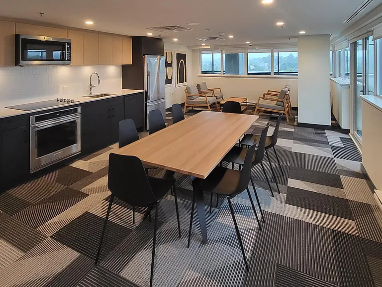 1649 Broadway E — Photo 1