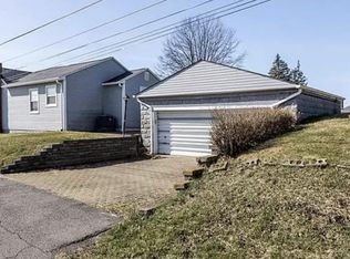 60 Herbst Rd, Coraopolis, PA 15108