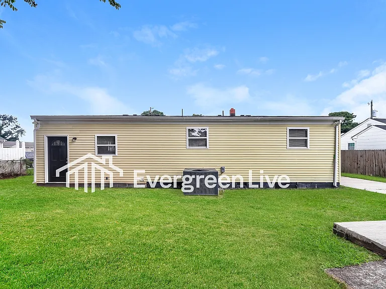 521 Weaver Cir — Photo 15