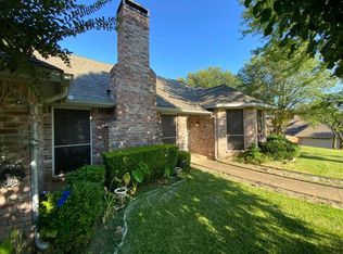 850 Robin Meadow Dr, Desoto, TX 75115