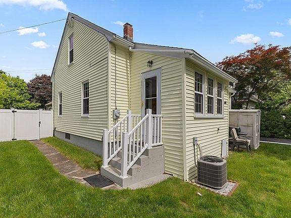 3rd image of 28 Spring St