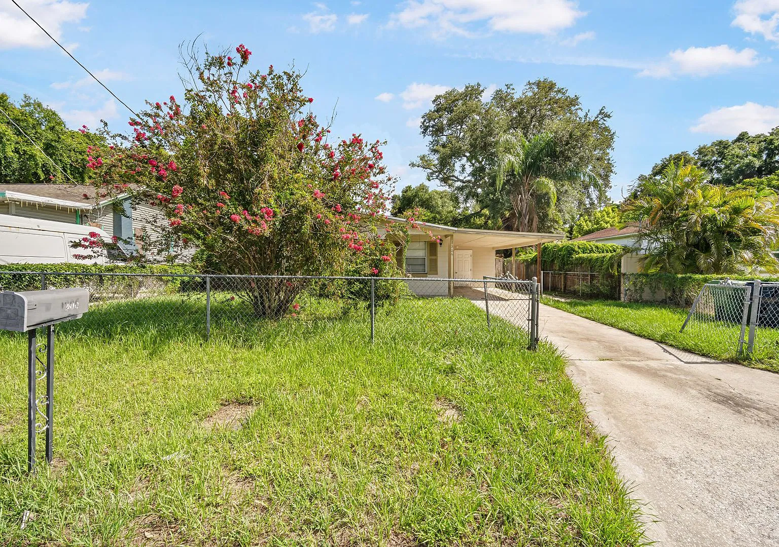 Move in Ready! Modern Style, Renovated 3 bed 1 bath House $1895 Hurry make this cozy place your H... — Photo 2