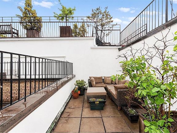 4th image of 315 W 23rd St #Penthouse 4