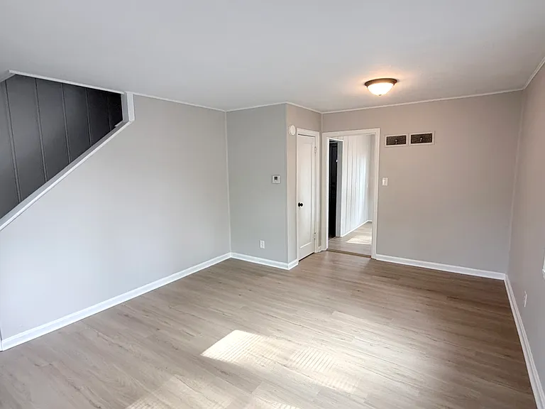 1025 Covert Ave — Photo 5