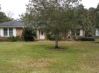 14 Kingswood Dr, Van Vleck, TX 77482