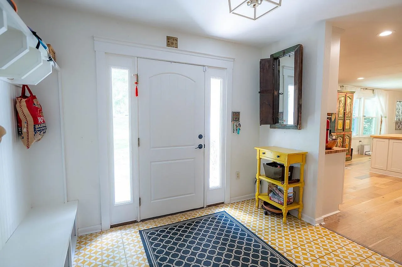 5 bed, 3166 sqft, $3,600 — Photo 3