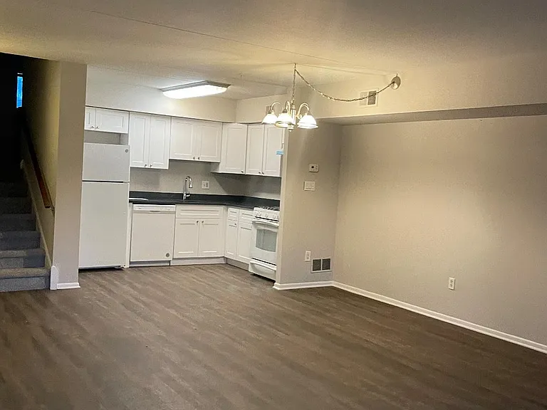 202 Stony Way — Photo 6