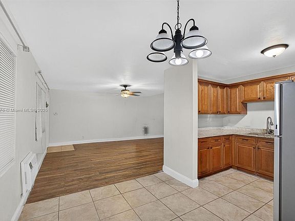 4th image of 810 Lake Shore Dr APT 40