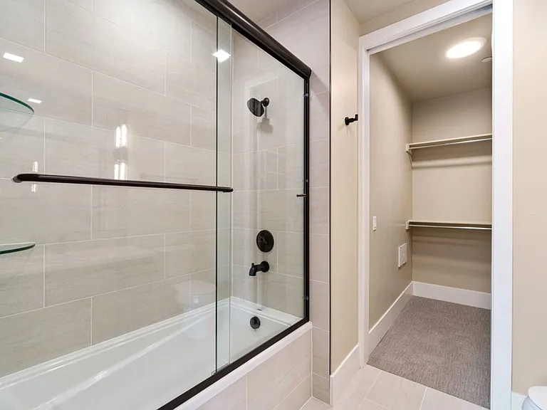 302 N Meldrum St #204 — Photo 13