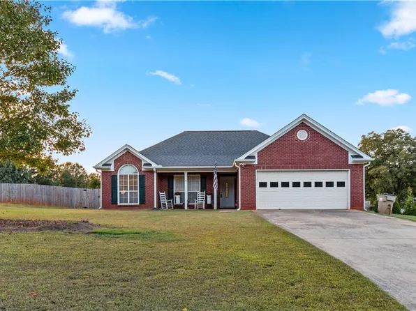 1016 Easy St, Winder, GA 30680