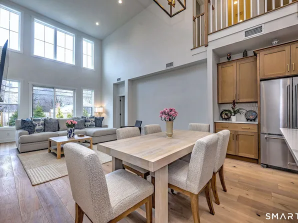 27 Heritage Lane, Woodbridge, CT 06525