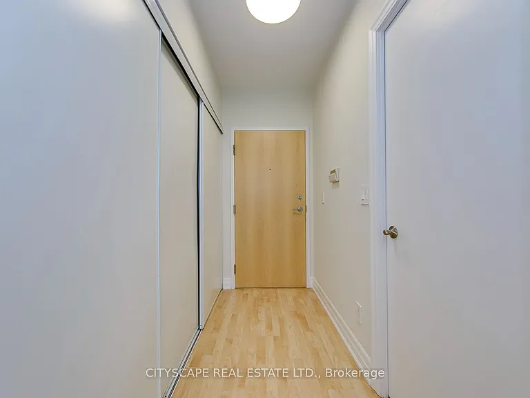 8 Scollard St #1108 — Photo 3