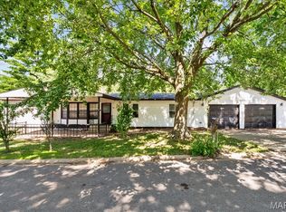 18 Periwinkle Cir, Belleville, IL 62220