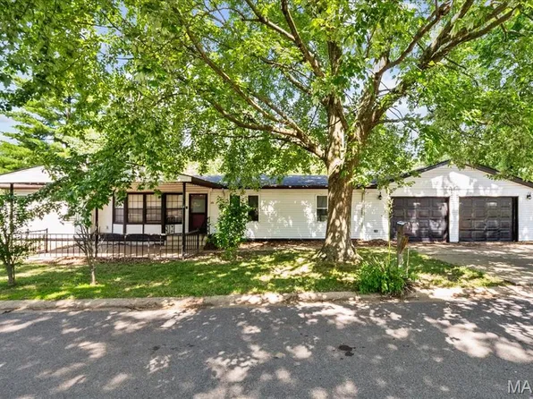 18 Periwinkle Cir, Belleville, IL 62220