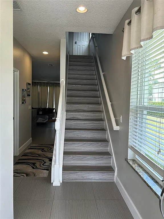 3 bed, 2.0 bath, 1512 sqft, $2,300 — Photo 2