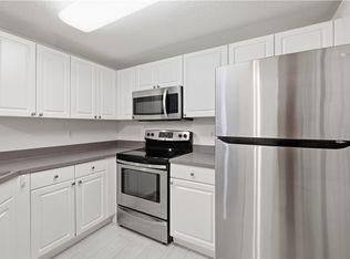 5090 Fairways Cir APT H107, Vero Beach, FL 32967