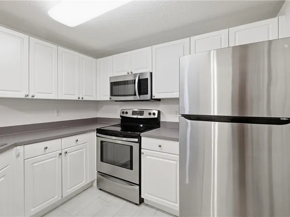 5090 Fairways Cir APT H107, Vero Beach, FL 32967