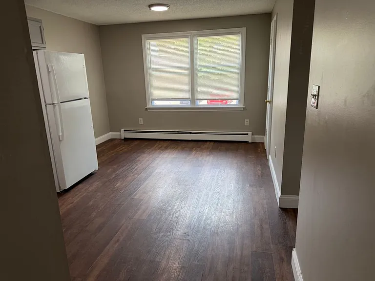 472 S Main St — Photo 5