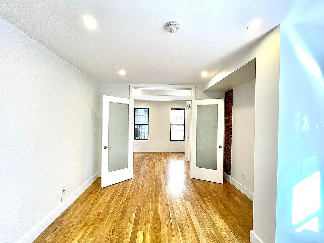 211 Madison Street — Photo 2