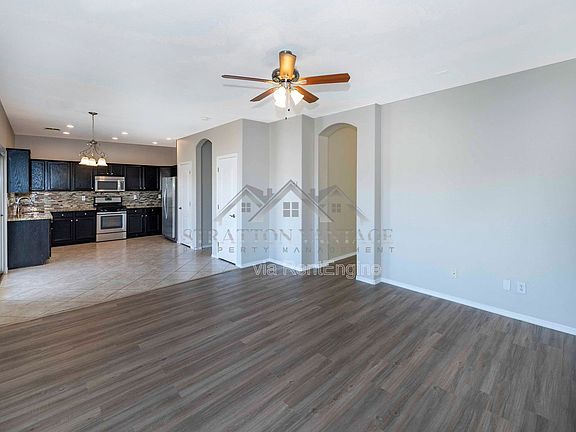 5th image of 618 E Payton Cir