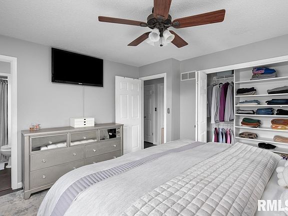 4th image of 1902 Valley Vista Dr