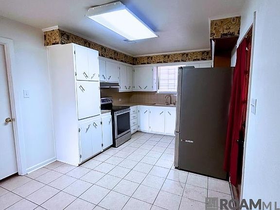 2nd image of 1310 Aster St