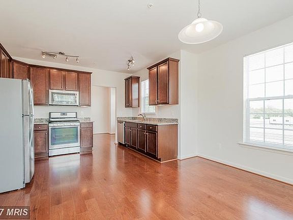 4th image of 625 Quarry View Ct Unit 106