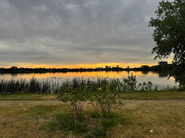 2 blocks from Sloans Lake to enjoy nature