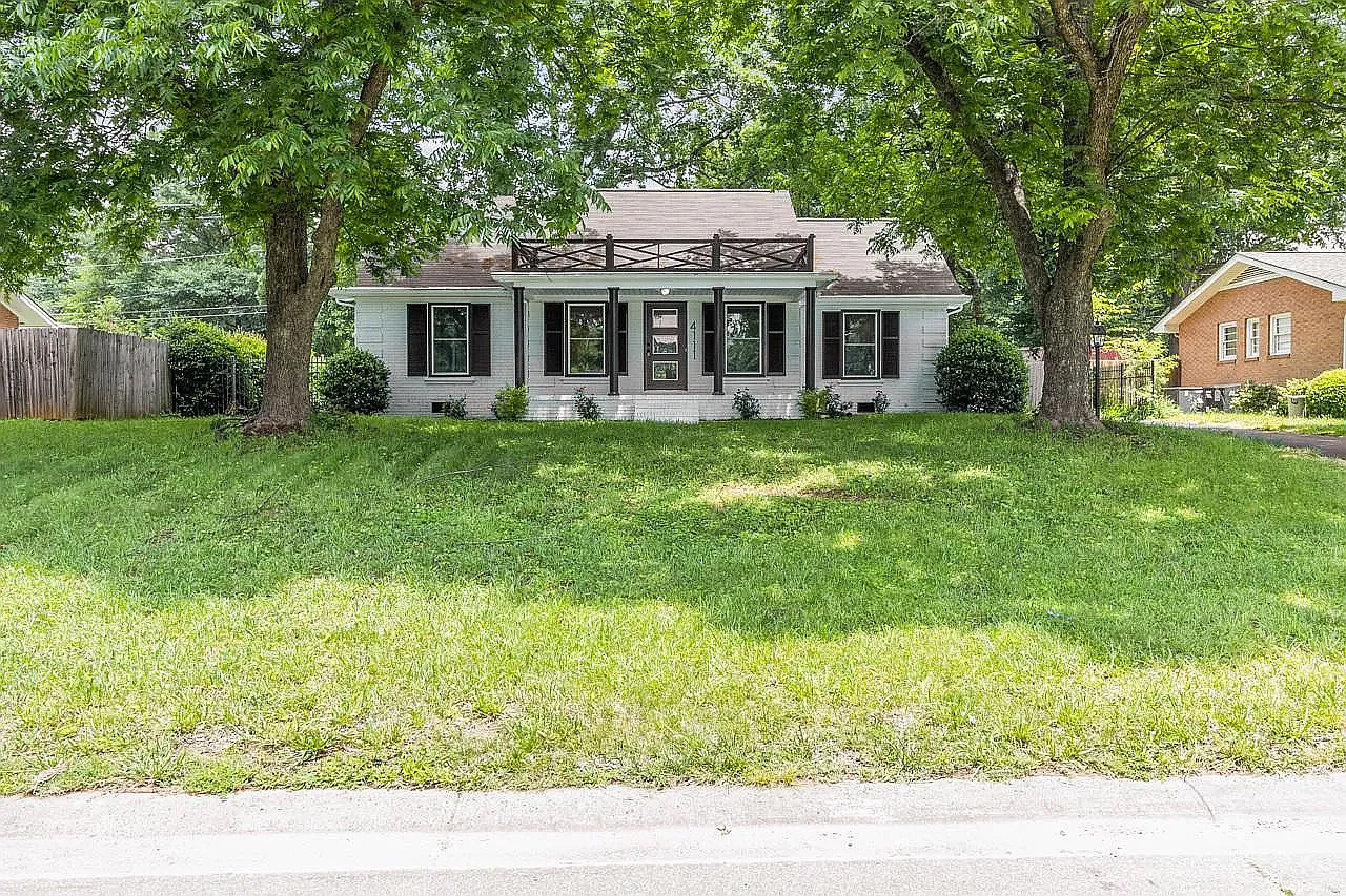 4 bed, 2010 sqft, $2,990 — Photo 2