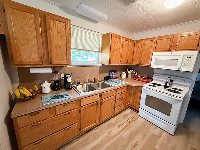 417 Houston Dr — Photo 10