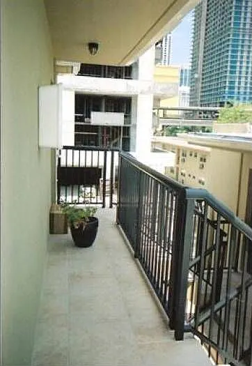 Building Photo 4