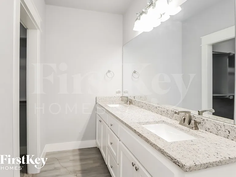 1603 Village Dr — Photo 9
