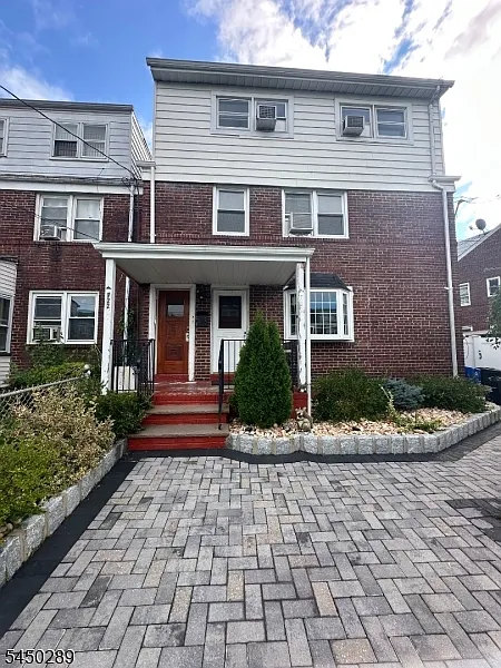 4 bed, 2.0 bath, $3,000 — Photo 3