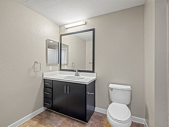 5th image of 1 Plaza View Ln #233