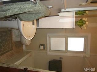 6106 Heege Rd, Saint Louis, MO 63123