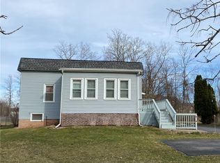 828 Hard Rd, Webster, NY 14580