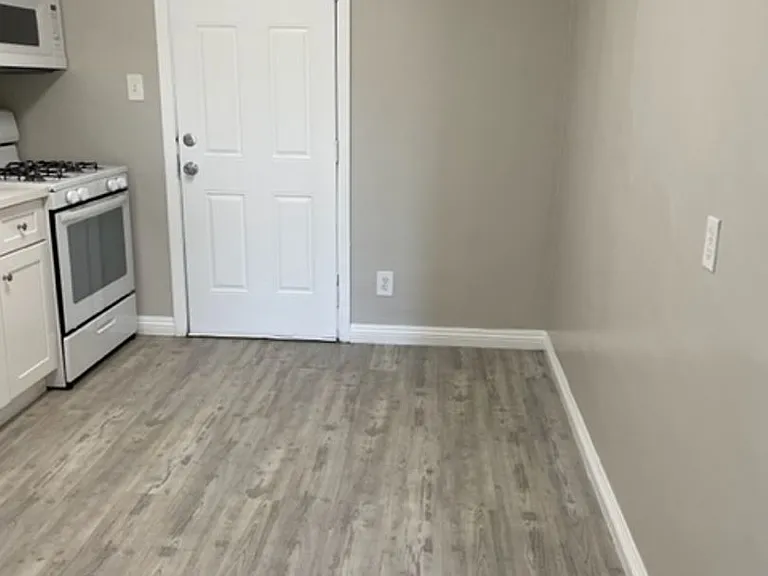 3408-3416 Chester Ln — Photo 6